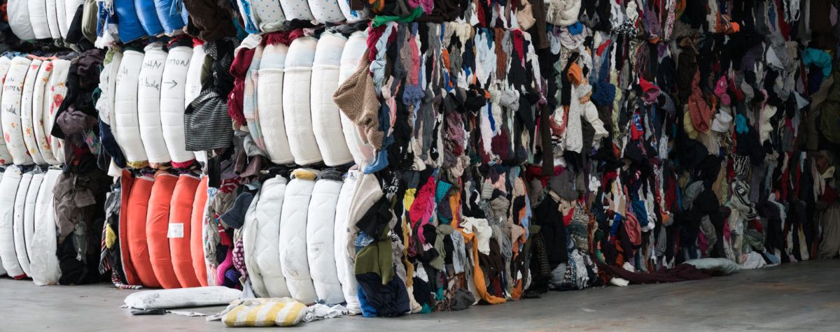 Recyclage textile : Que deviennent nos vêtements usagés ? 
